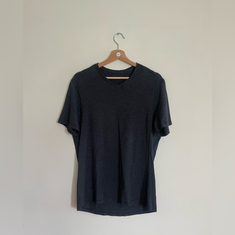 Lululemon v-neck t-shirt grey large